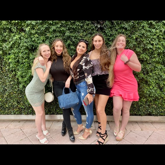 Meet your Posher, Pamela - Picture 3 of 4